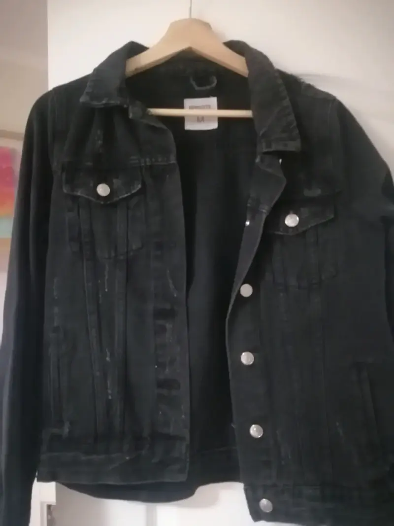 Chaqueta negra estilo casual - 1