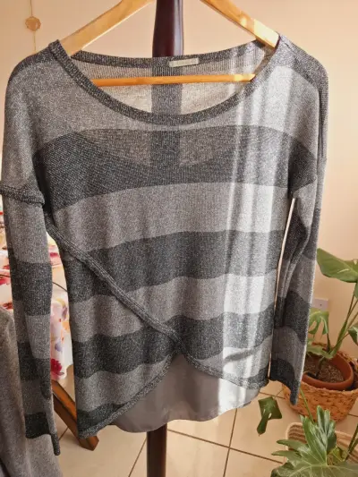 Polera rayado gris y negro - miniatura 1