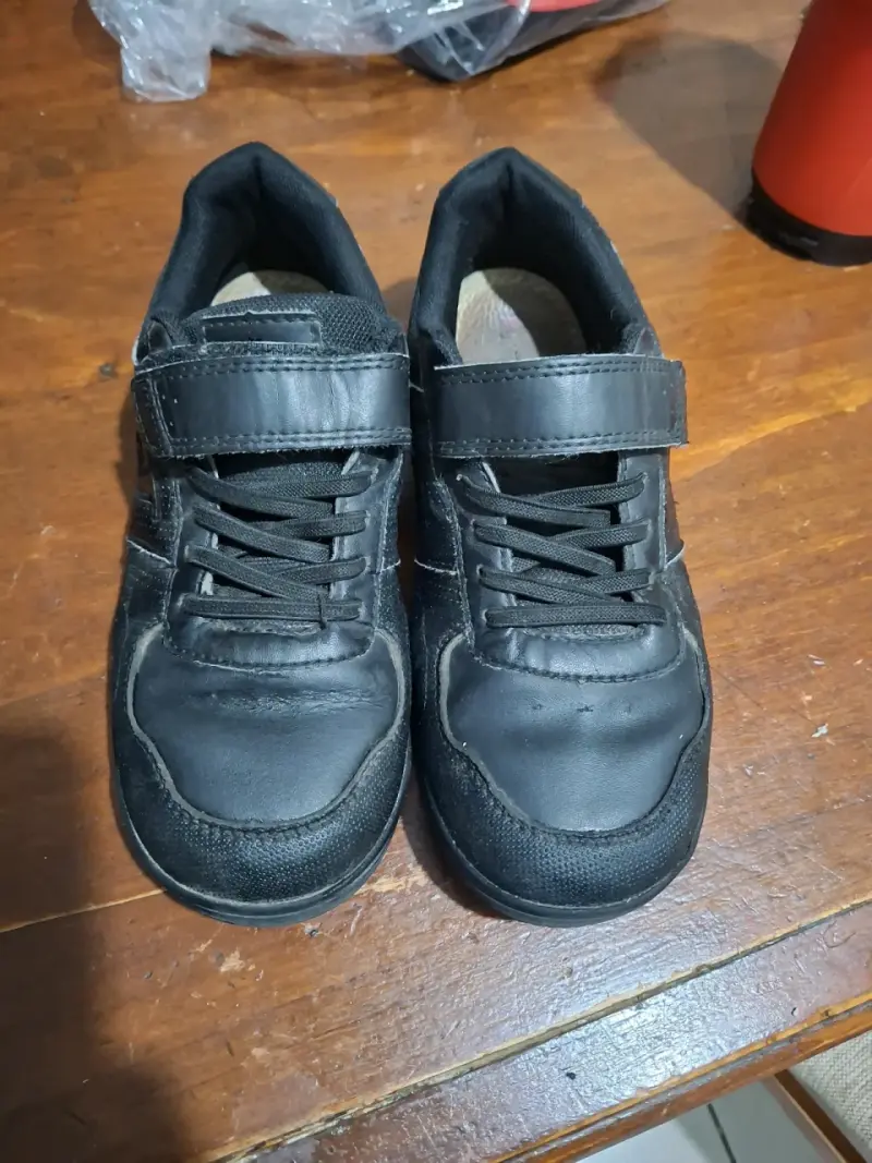 Zapatillas negras para niño - 1