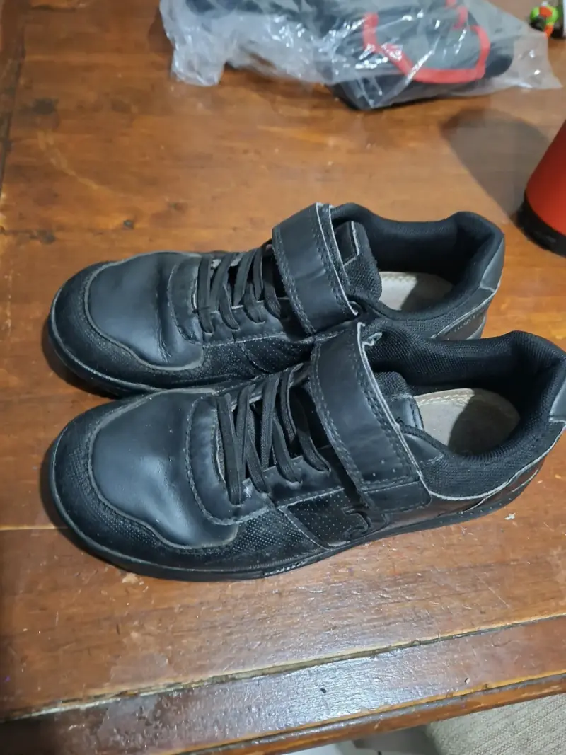 Zapatillas negras para niño - 3