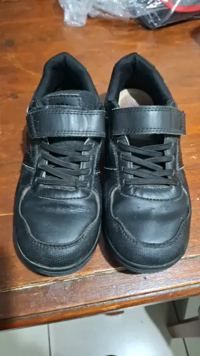 Zapatillas negras para niño - miniatura 4