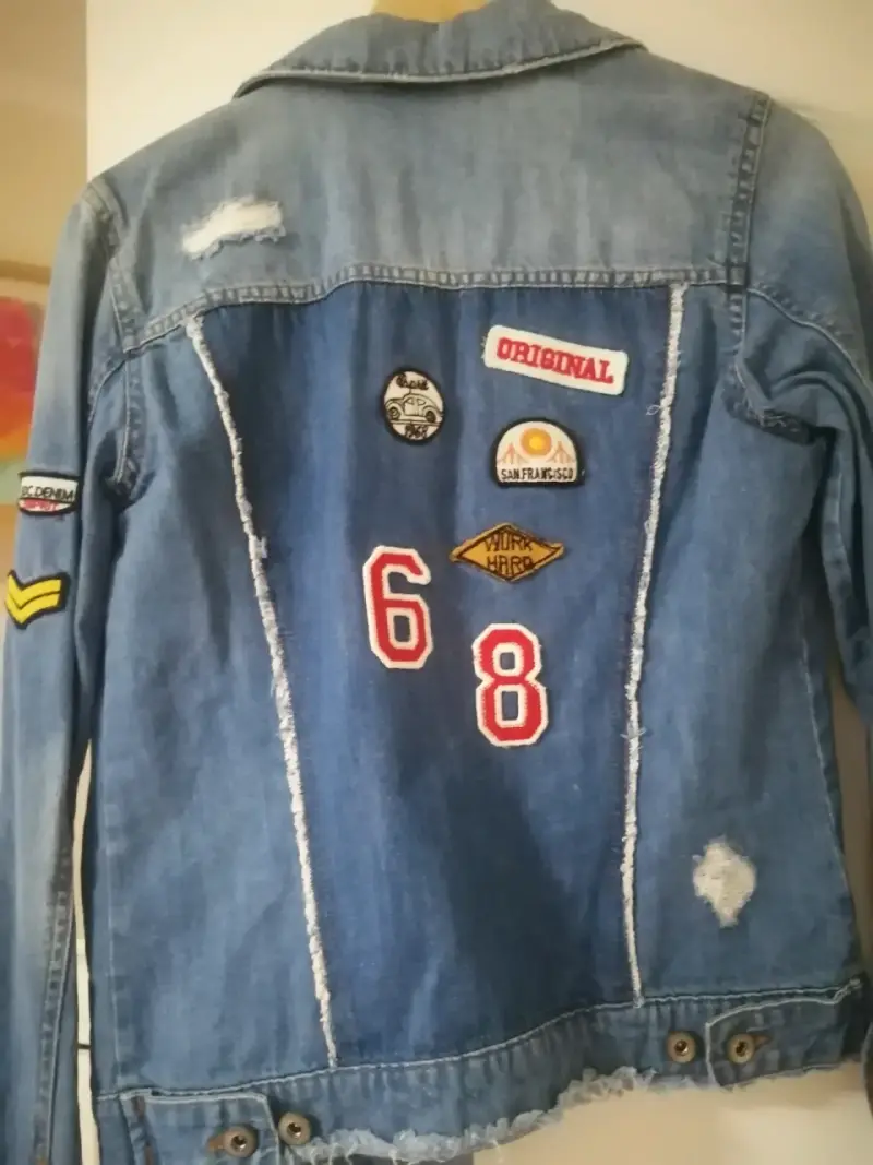 Chaqueta de mezclilla con parches - 2