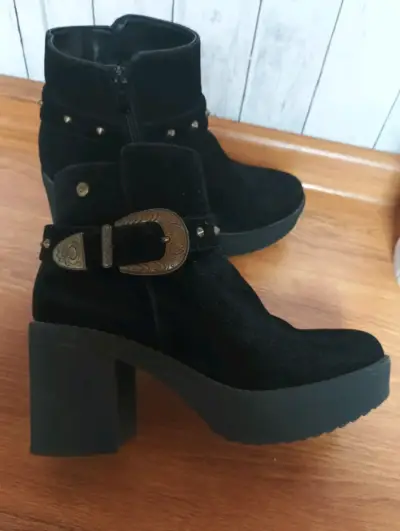 Botines negros con hebilla metálica - miniatura 1