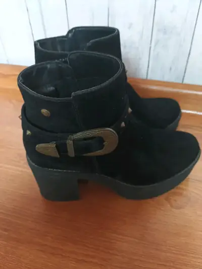 Botines negros con hebilla metálica - miniatura 2