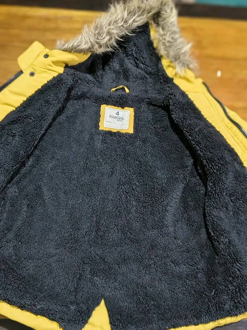 Parka amarilla con capucha - 2