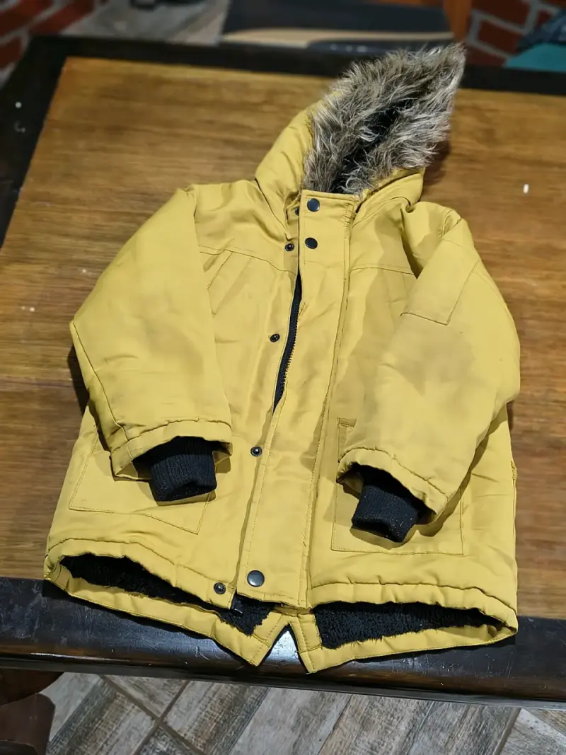Parka amarilla con capucha - 3