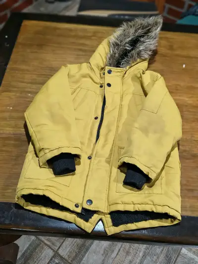 Parka amarilla con capucha - miniatura 3