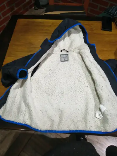 Chaqueta con capucha forrada - miniatura 1