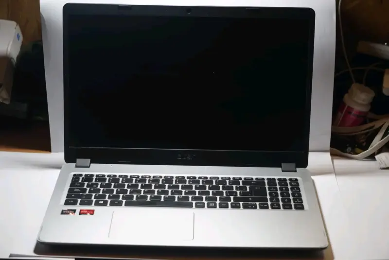 Laptop Acer A515-43 24 GB RAM AMD 3 (CONVERSABLE) - 1