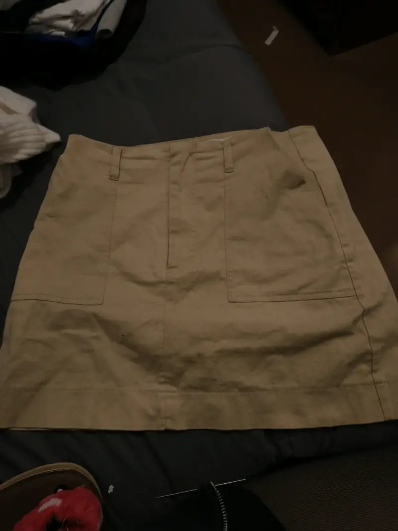 Falda beige de tela resistente - 1