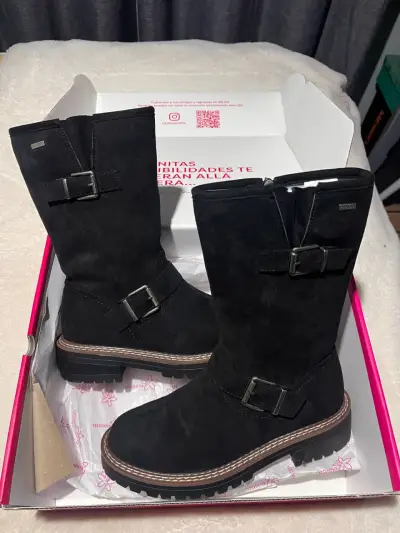 Botas negras con hebillas - miniatura 1
