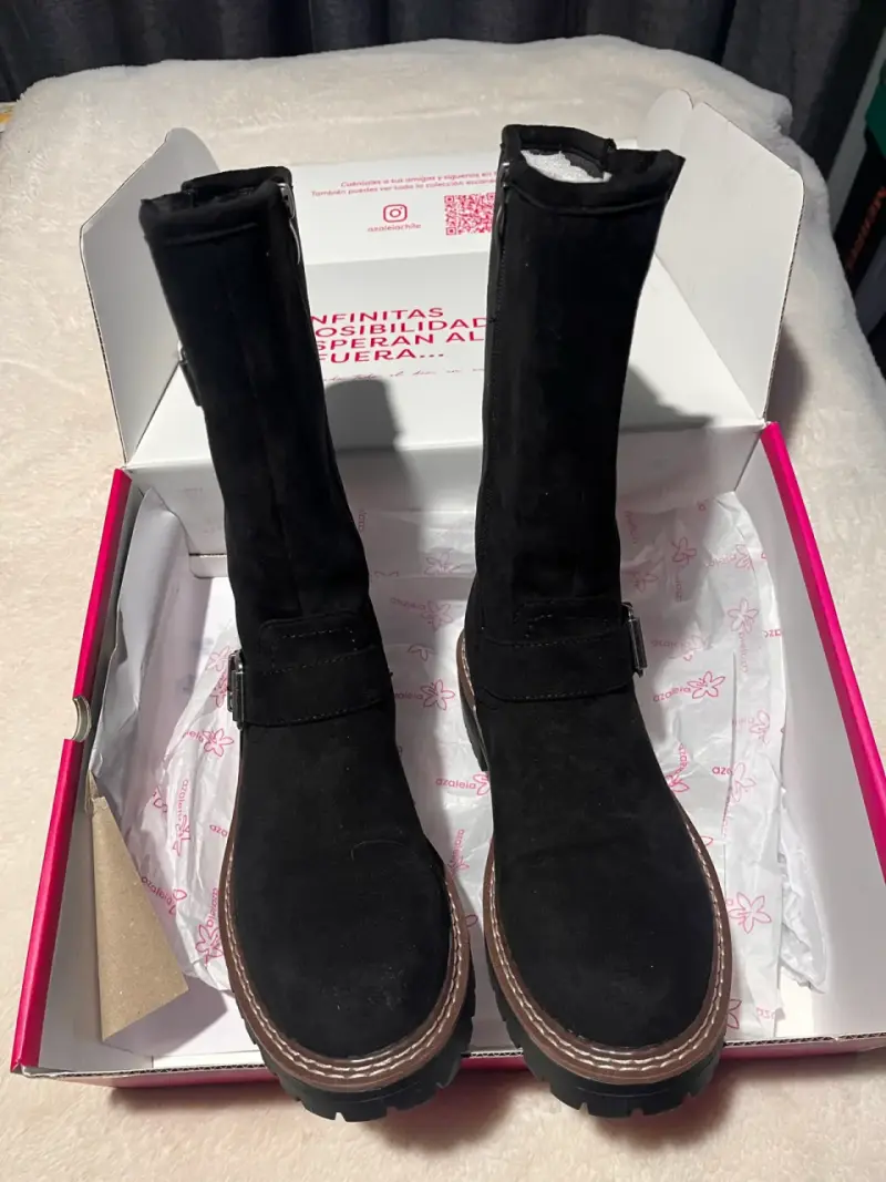 Botas negras con hebillas - 2
