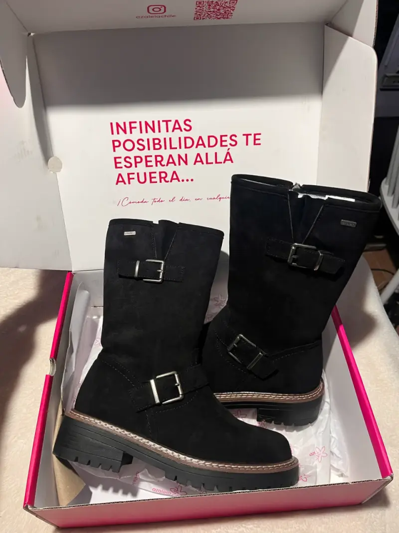 Botas negras con hebillas - 3