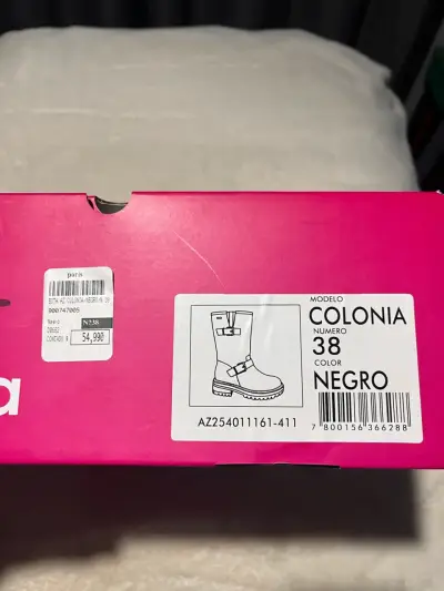 Botas negras con hebillas - miniatura 4