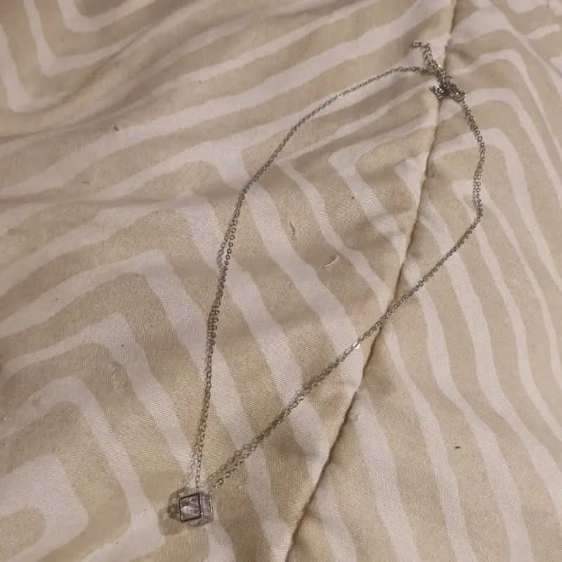 Collar cubo en cristal - 2