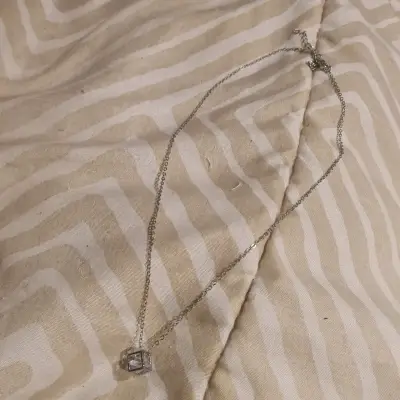 Collar cubo en cristal - miniatura 2