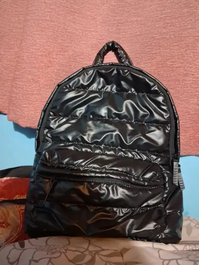 Mochila negra acolchada - miniatura 1