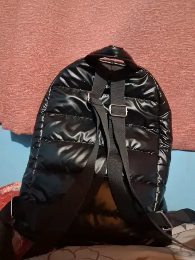 Mochila negra acolchada - miniatura 2