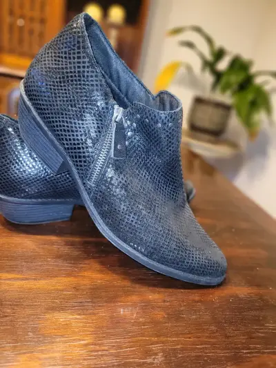 Botines negros con textura - miniatura 1