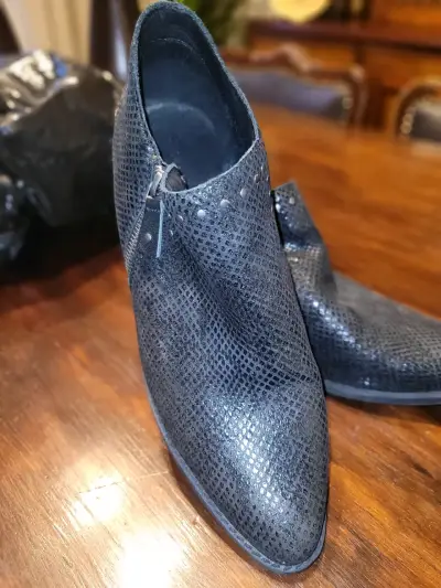 Botines negros con textura - miniatura 3
