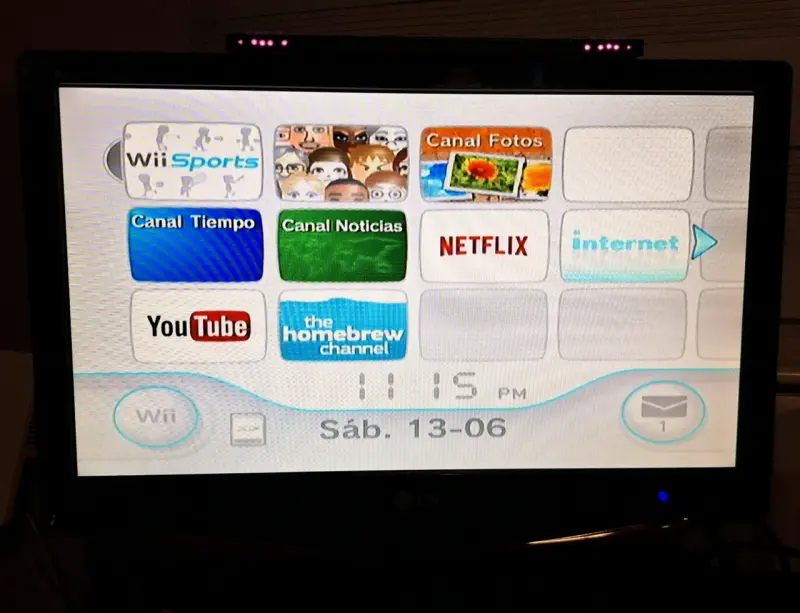 Nintendo Wii RVL 001 con accesorios y 3 juegos - 2