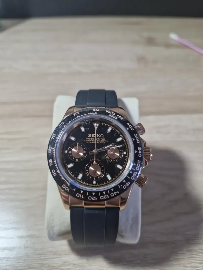 Reloj Seiko mod Daytona cronógrafo negro y dorado - 1