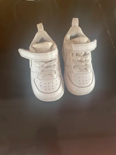 Zapatillas blancas infantiles - miniatura 1