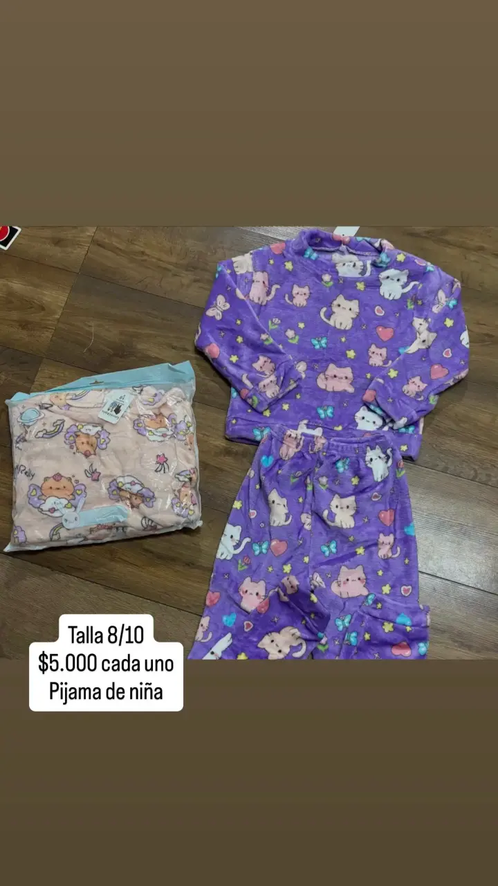 Pijama de niña morado estampado