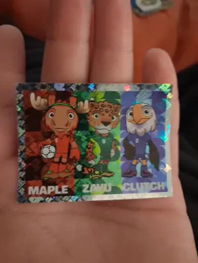 Sticker holográfico de personajes - miniatura 1
