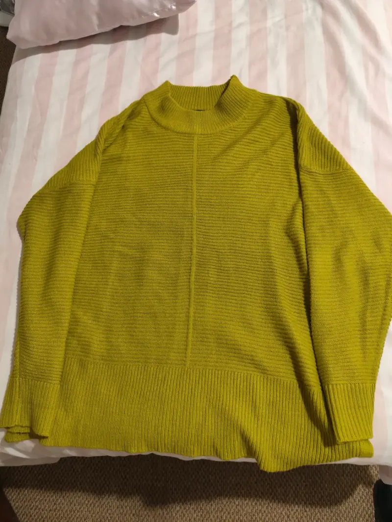 Suéter verde mostaza