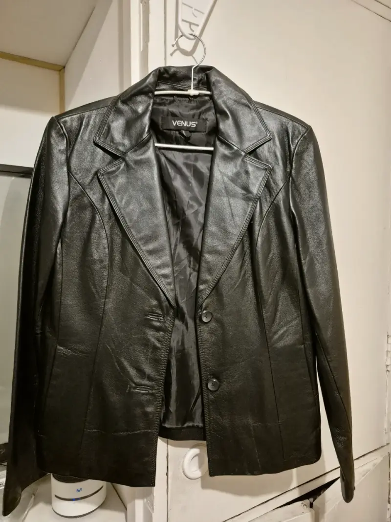 Blazer negro de cuero Venus - 1