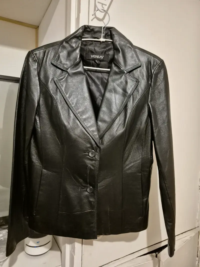 Blazer negro de cuero Venus - 2