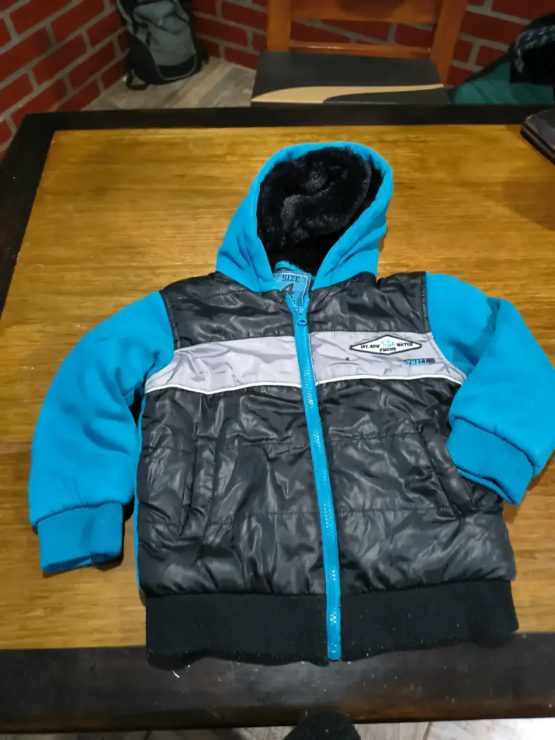 Chaqueta con capucha para niño - 1