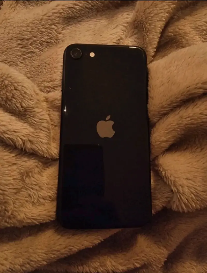 iPhone negro en buen estado - 1