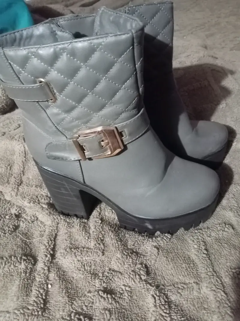 Botines grises con hebilla - 1