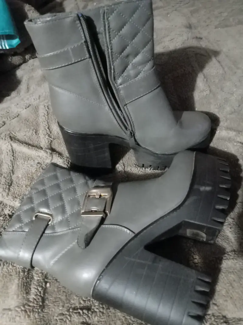 Botines grises con hebilla - 2