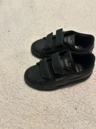 Zapatillas negras con velcro Puma - miniatura 2