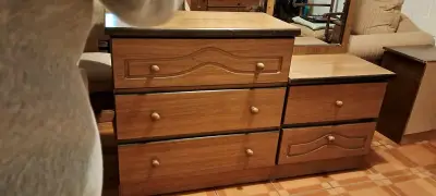 Cómoda con cajones de madera con espejo - miniatura 1