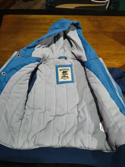 Chaqueta azul con capucha para niños - miniatura 2