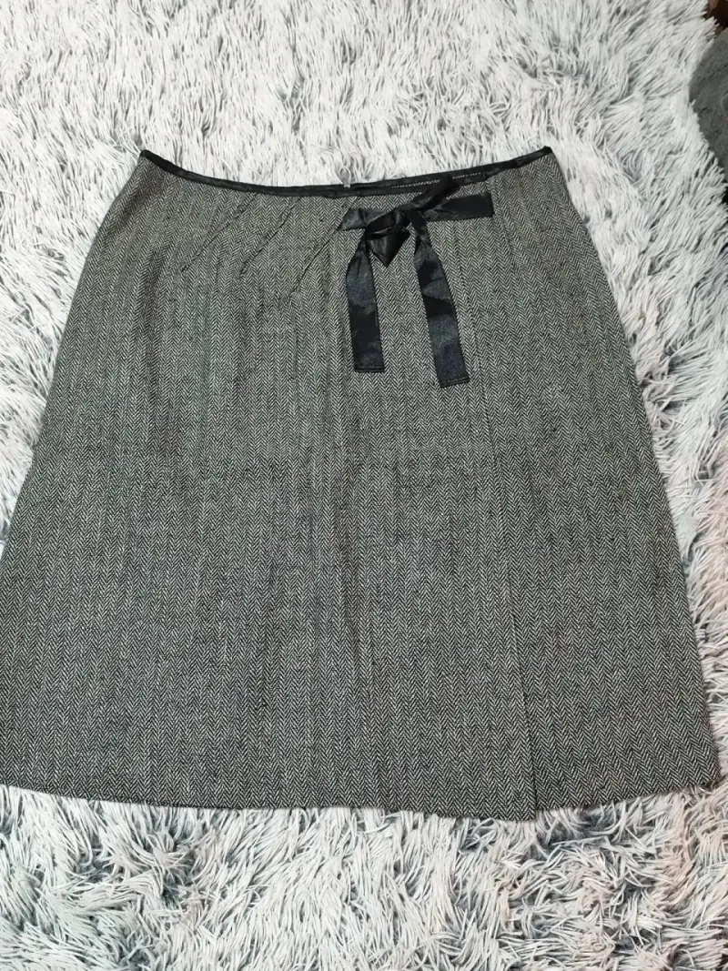 Falda gris con moño negro Talla S - 1
