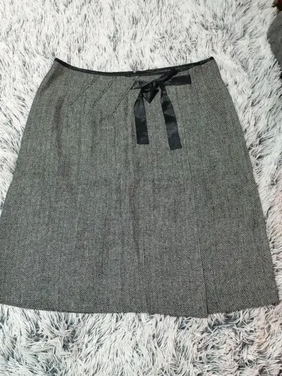 Falda gris con moño negro Talla S - miniatura 1