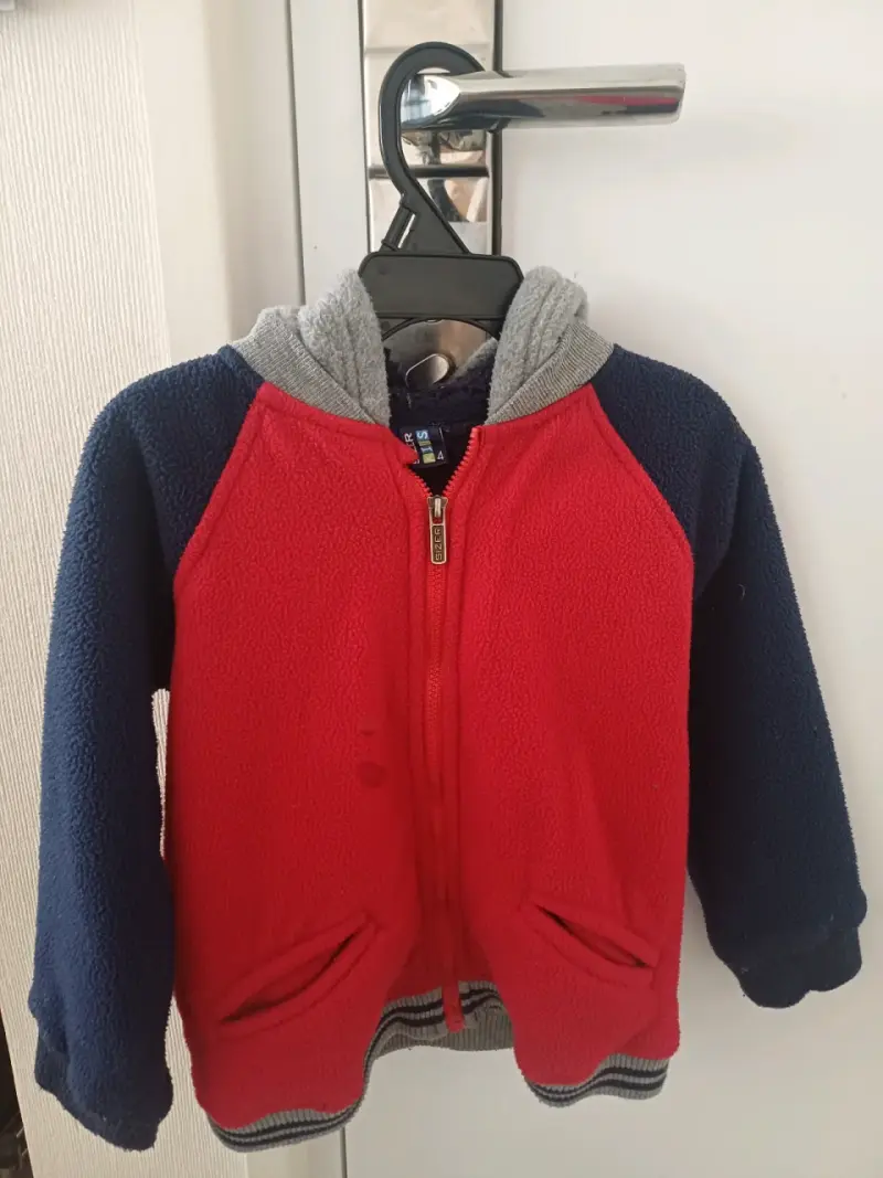 Chaqueta infantil bicolor con capucha