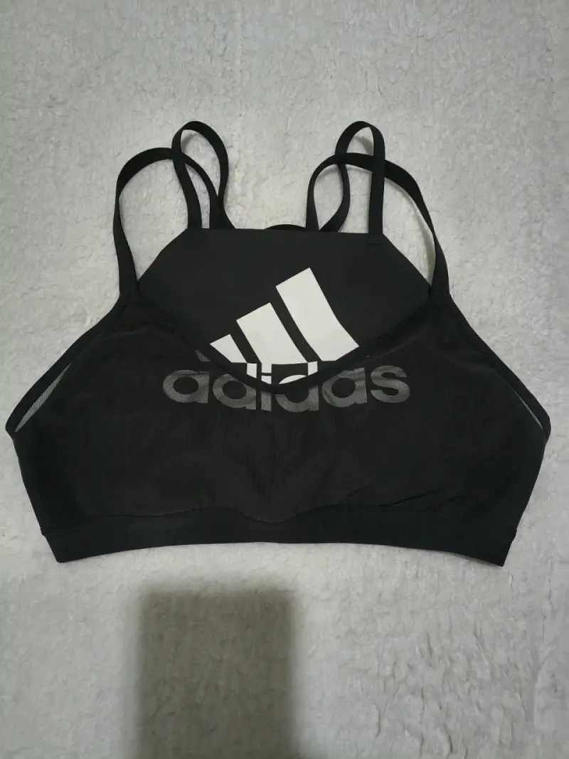 Top deportivo negro Adidas