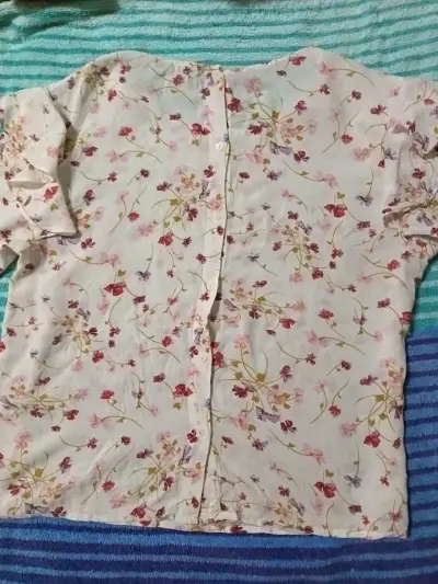 Blusa floral manga larga - miniatura 2