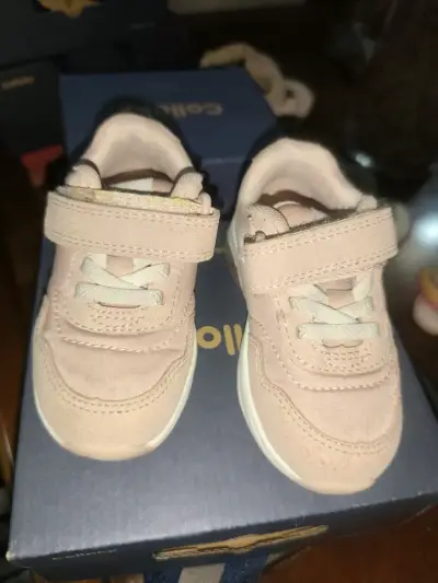 Zapatillas rosadas para bebé - miniatura 1