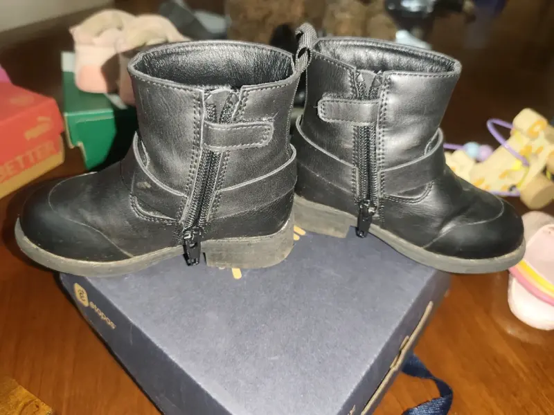 Botas negras de niña - 4