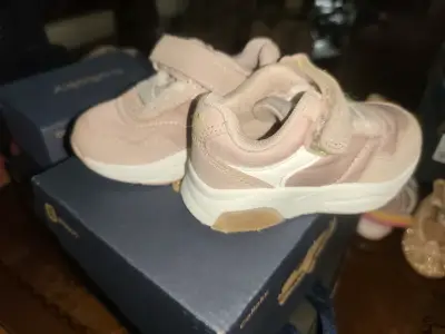 Zapatillas rosadas para bebé - miniatura 4