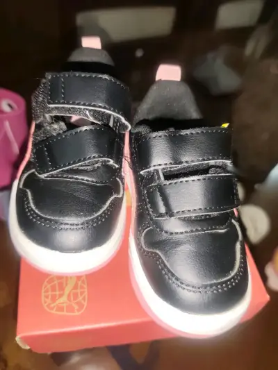 Zapatillas negras de velcro para niño - miniatura 1