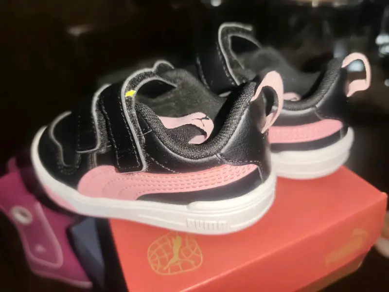 Zapatillas negras de velcro para niño - 2