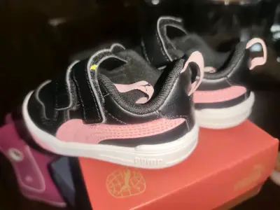 Zapatillas negras de velcro para niño - miniatura 2
